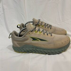 Altra OutRoad 2 trail running shoes men’s size 10 Tan/Olive